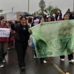 BAJO LA LLUVIA, TANTI VOLVIÓ A MARCHAR AL GRITO DE NI UNA MENOS