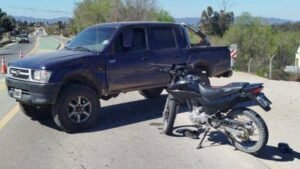ACCIDENTE EN TANTI: UN DOCENTE FUE EMBESTIDO POR UNA MOTO Y UNO DE LOS MOTOCICLISTAS TERMINÓ HOSPITALIZADO