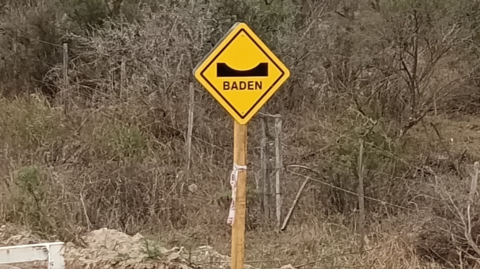 AVANZAN LAS OBRAS DE CUATRO BADENES EN EL CAMINO A VILLA FLOR SERRANA PARA MEJORAR EL DRENAJE DEL AGUA