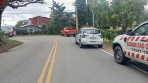 TANTI: UNA MOTO IMPACTÓ CONTRA LA VIVIENDA DE UNA VECINA FRENTE A PLAZA AGUSTÍN FERNÁNDEZ